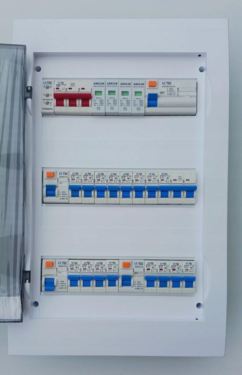 Obudowa natynkowa, Easy9 EU IP40 EZ9EU-1-18-NT-T drzwi transparentne 1 rząd
