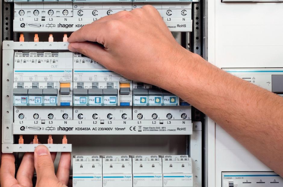 HAGER Wyłącznik bistabilny 230V, 1Z+1R/16A