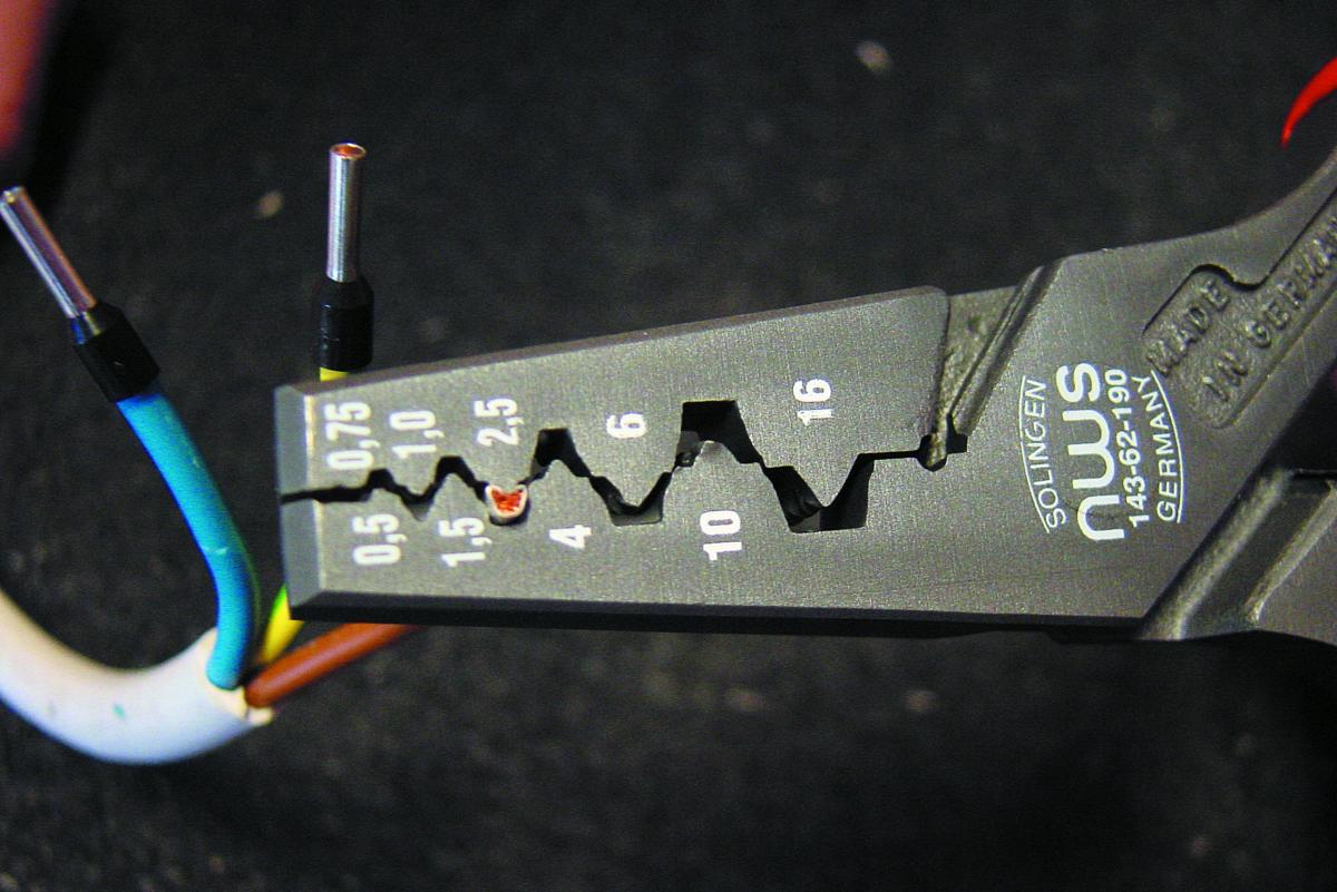 Szczypce do zaciskania tulejek NWS 0,5-16