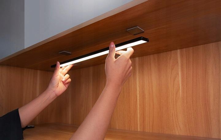 Oprawa meblowa LED do szaf, 400mm, 4000K, light sensor + pir, ładowanie 750
