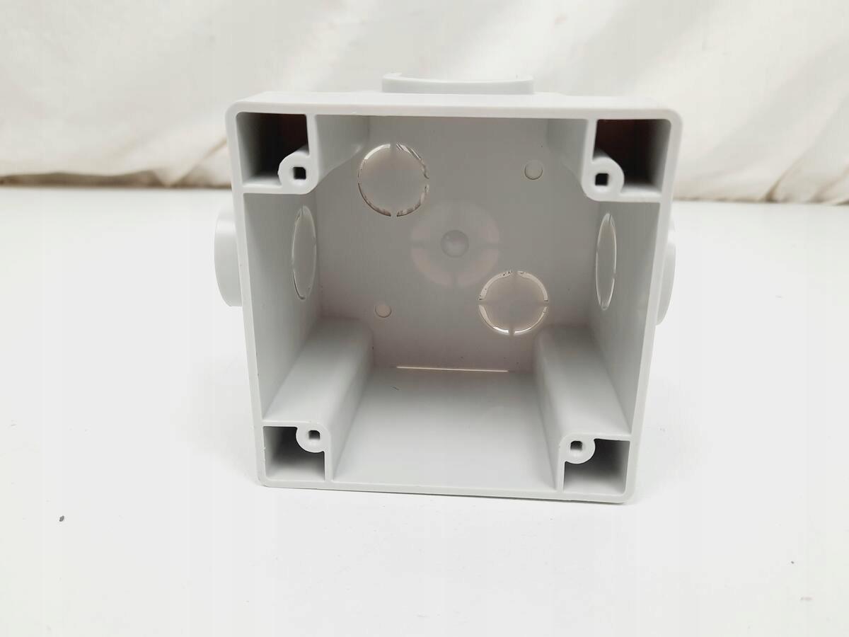 Gniazdo podtynkowe przelotowe zabudowane seria Design 16A 3P+Z+N 400V IP44
