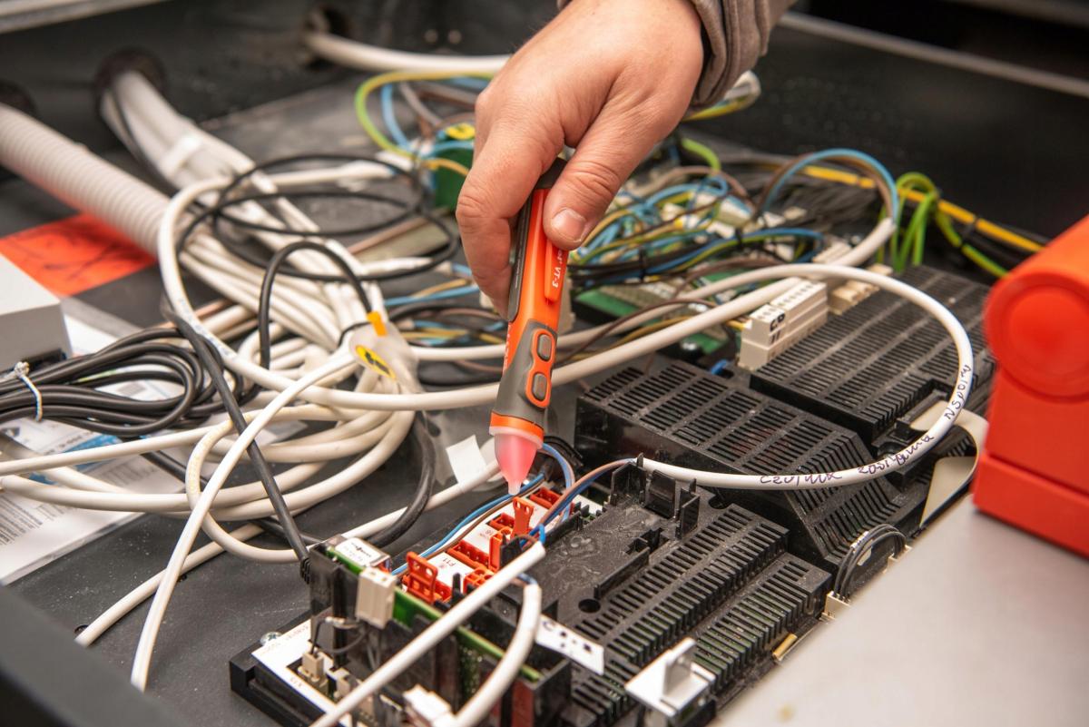 Bezdotykowy wskaźnik napięcia VT-3 12V/100-1000V