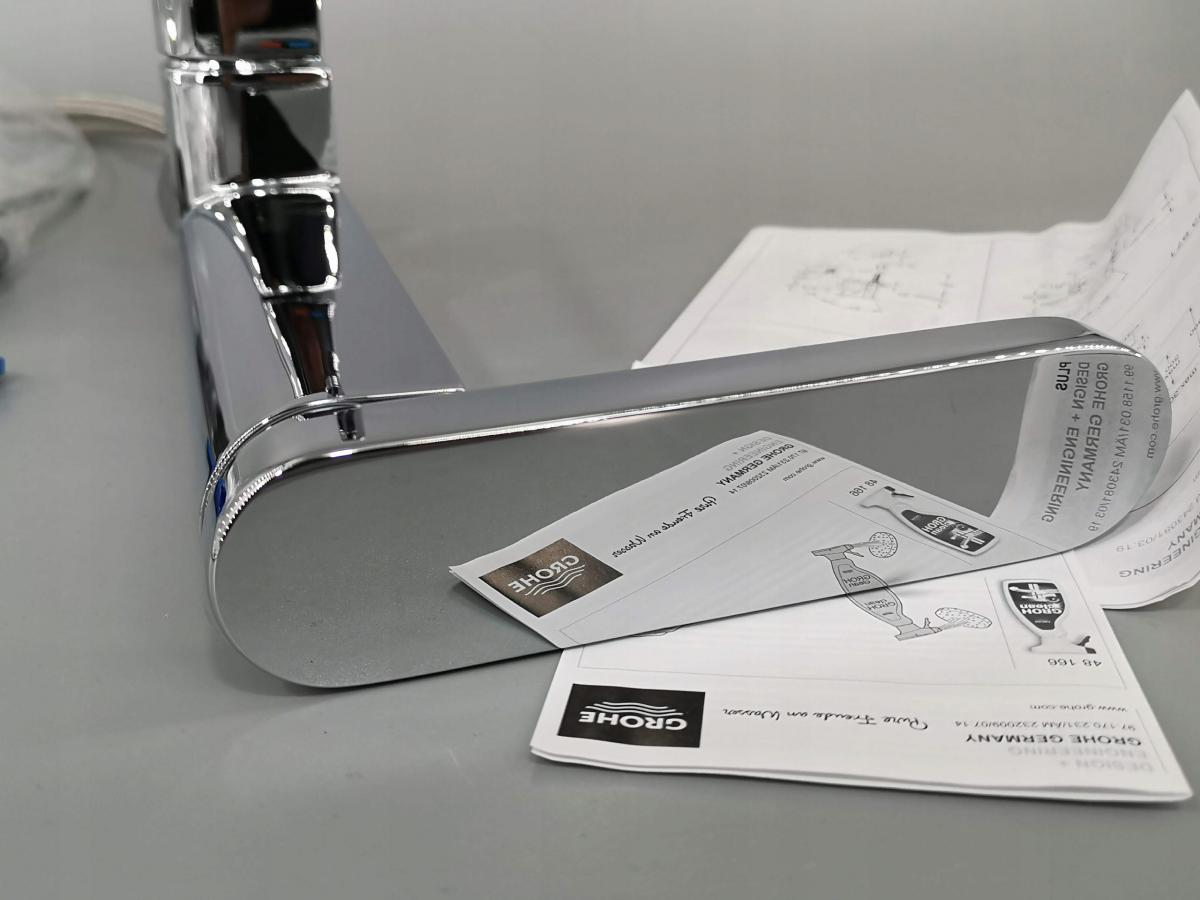 Bateria umywalkowa stojąca GROHE Essence 1-uchwyt. 1-otw. mosiężna chrom