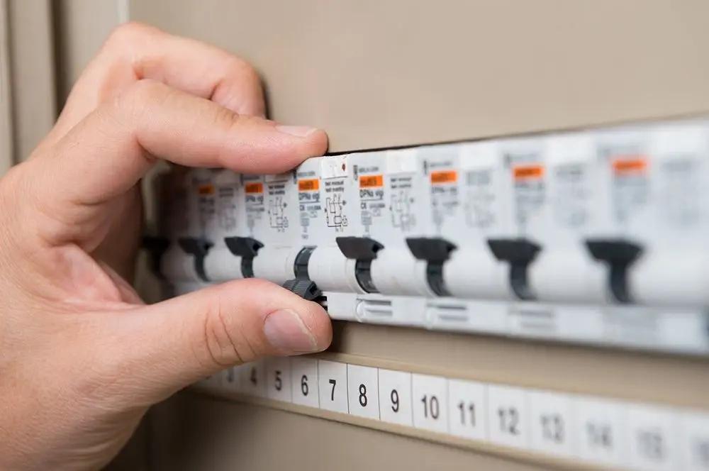 EATON Wyłącznik nadprądowy 6kA PL6-C32/3