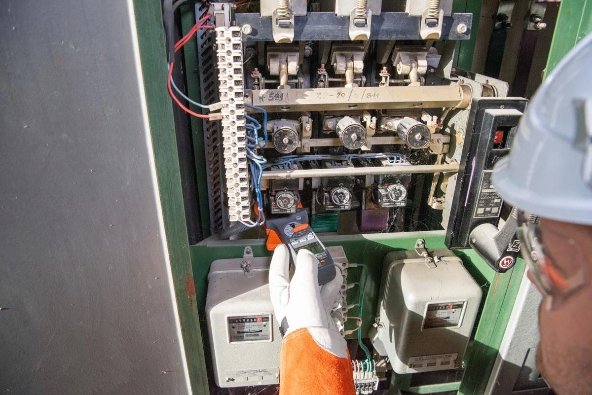 CMP-2000 Cyfrowy miernik cęgowy z Certyfikatem Kalibracji