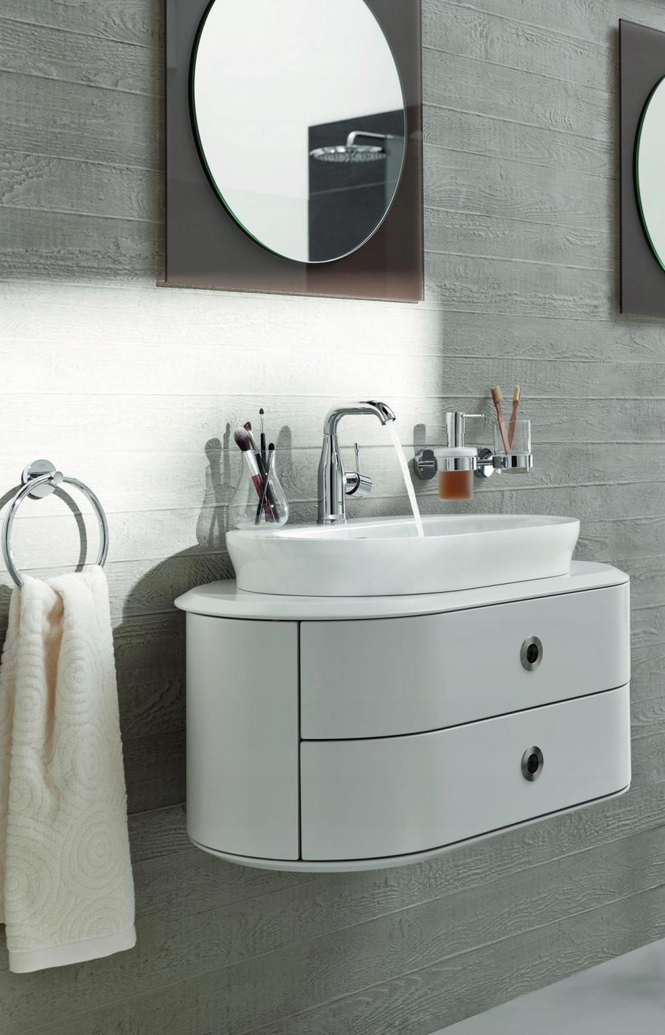 Bateria umywalkowa stojąca GROHE Essence 1otw mosiężna chrom z obrotową wyl