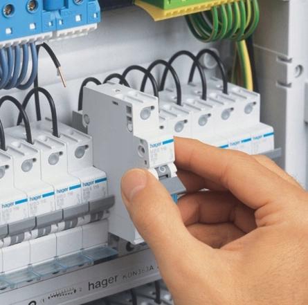 Przełącznik instalacyjny modułowy I-0-II punkt wspólny od góry 2P 40A 230VA