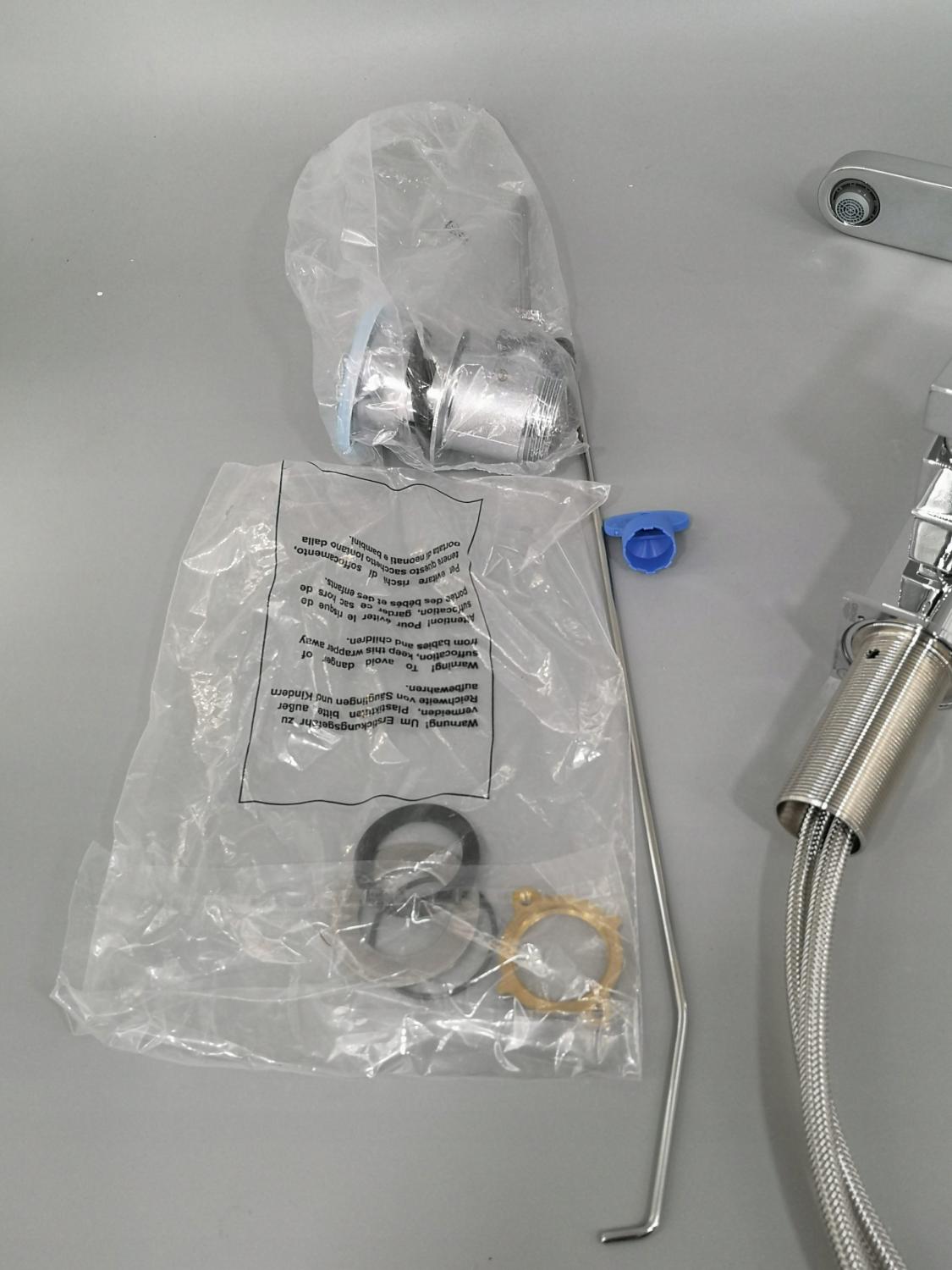 Bateria umywalkowa stojąca GROHE Essence 1-uchwyt. 1-otw. mosiężna chrom