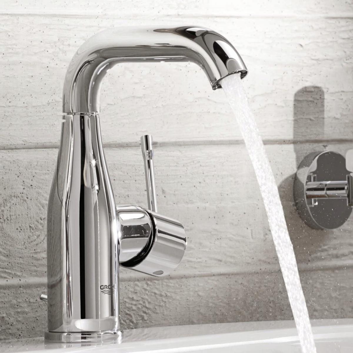 Bateria umywalkowa stojąca GROHE Essence 1otw mosiężna chrom z obrotową wyl