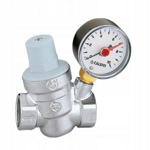 CALEFFI Regulator ciśnienia wersja skośna z manometrem 1/2 cala 533241